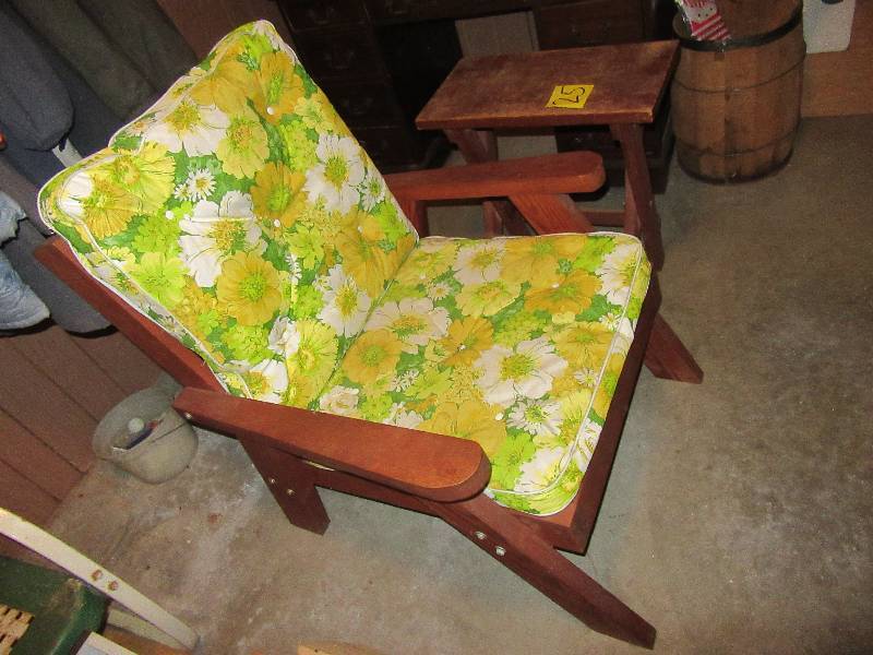 lot 25 image: Redwood patio Chair and matching side table