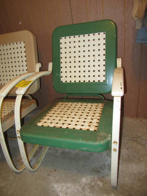 lot 17 image: 2 Vintage Yard chairs.. Metal.. Nice shape
