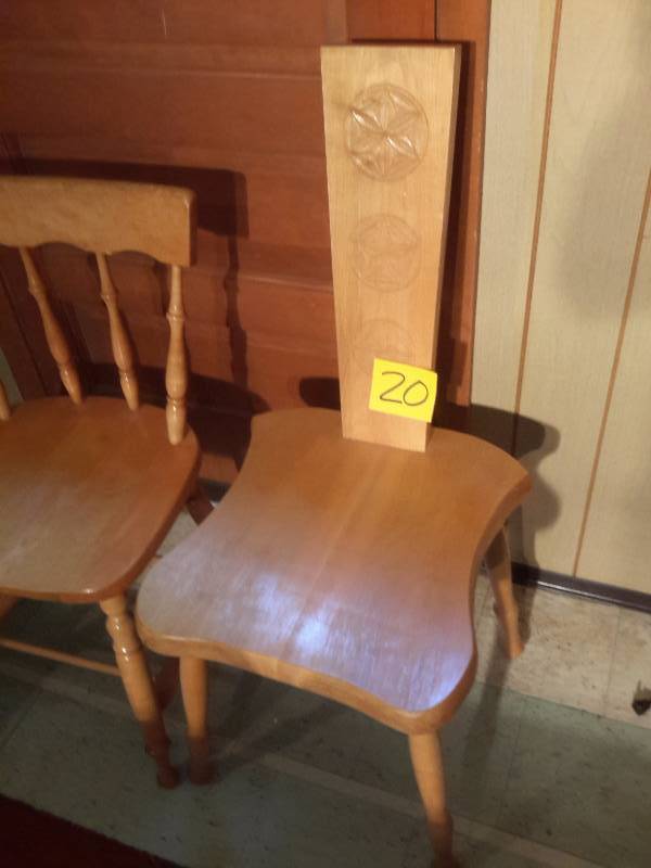 lot 20 image: 2 Maple Chairs