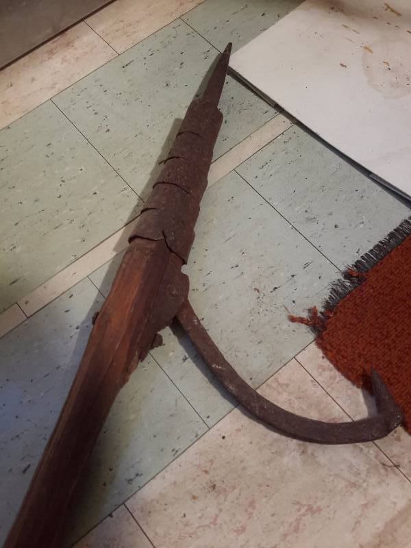 lot 57 image: Vintage Wooden handle Cant Hook (PEAVEY) Vintage Wood handle Pick Ax