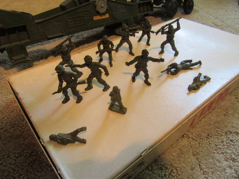 lot 149 image: Vintage Army trucktoys and plastic army men as pictured