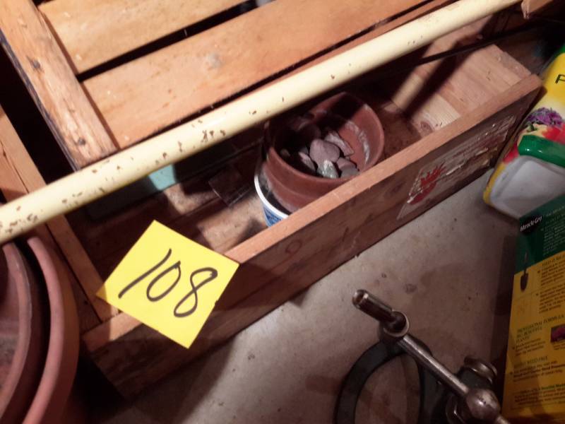 lot 108 image: Lot of Gardening items..