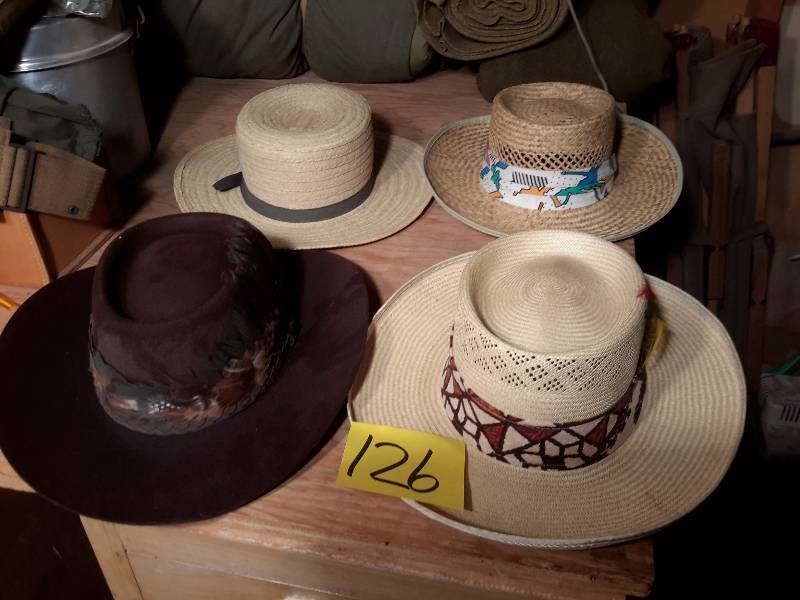 lot 126 image: 4 Vintage Mens hats as pictured