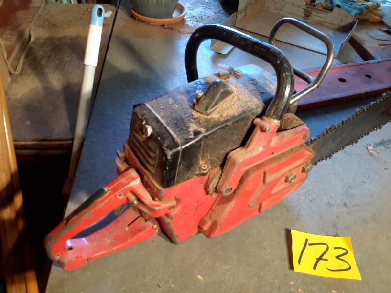 lot 173 image: looks like an 18 in Bar.. No name Chain Saw. Untested