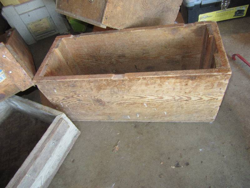 lot 214 image: vintage wood boxes