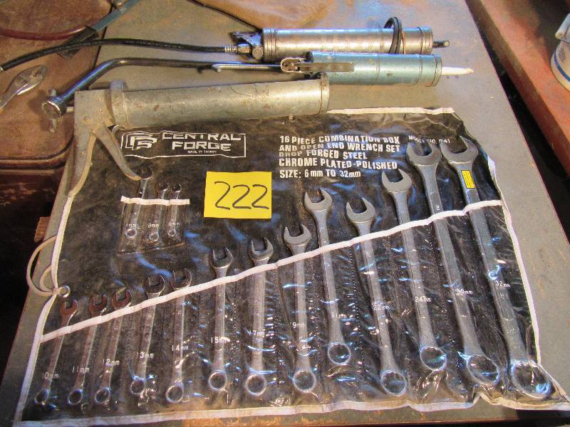 lot 222 image: 16 piece combination box and open end wrench set.. Metric