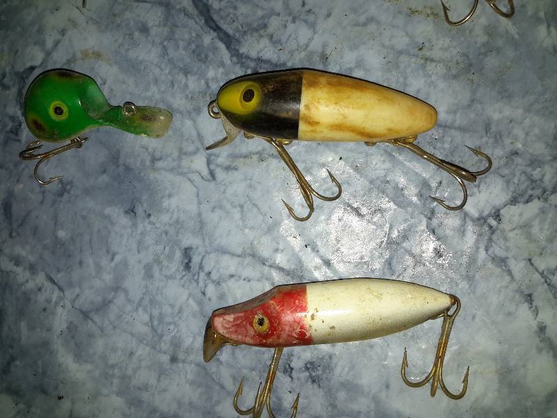 lot 302 image: Set of 9 vintage fishing lures