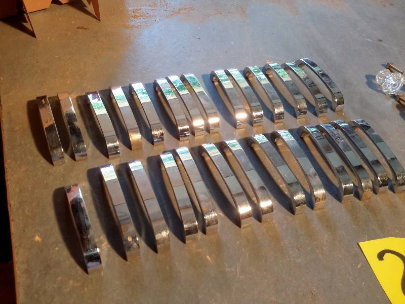 lot 235 image: 29, Vintage  Chrome door pulls  10, Vintage Glass single drawer pulls