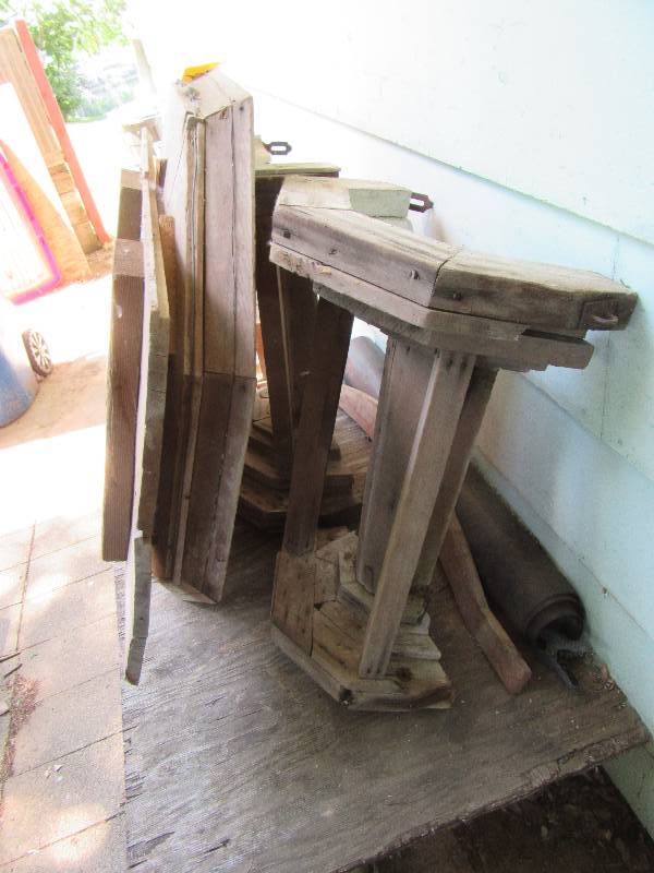 lot 275 image: Form for making bird bath.. See picture of the Bird Bath that is made in this.