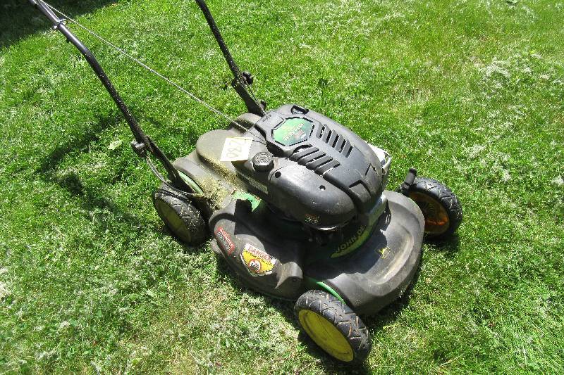 lot 280 image: John Deere Rear Self Propelled lawn MowerMulcher