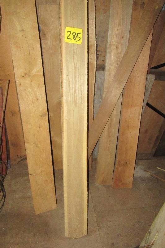 lot 285 image: Lot of Oak Rough Cut lumber.. Avg Length 6 - 7 ft.. 2 - 3 in thick