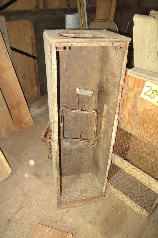 lot 289 image: 4, Conibear box traps  1 LIVE trap