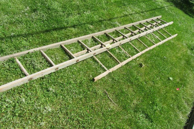 lot 290 image: 2, Extension ladders.. Wood