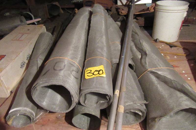 lot 300 image: 48 in and 5 ft wide pieces of screen.. Snow Rake