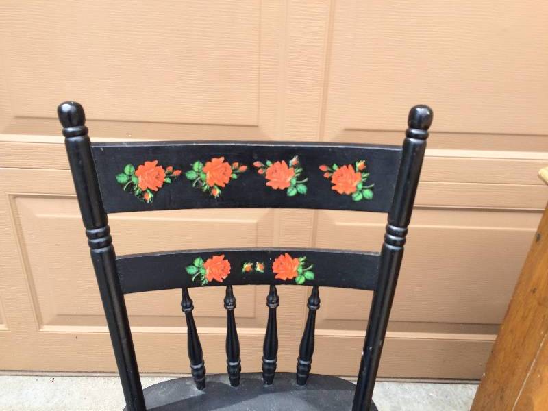 lot 11 image: Beverly Still Just Loves This Vintage Chair - Very Lovely Sturdy Handpainted Floral Roses & Black Chair