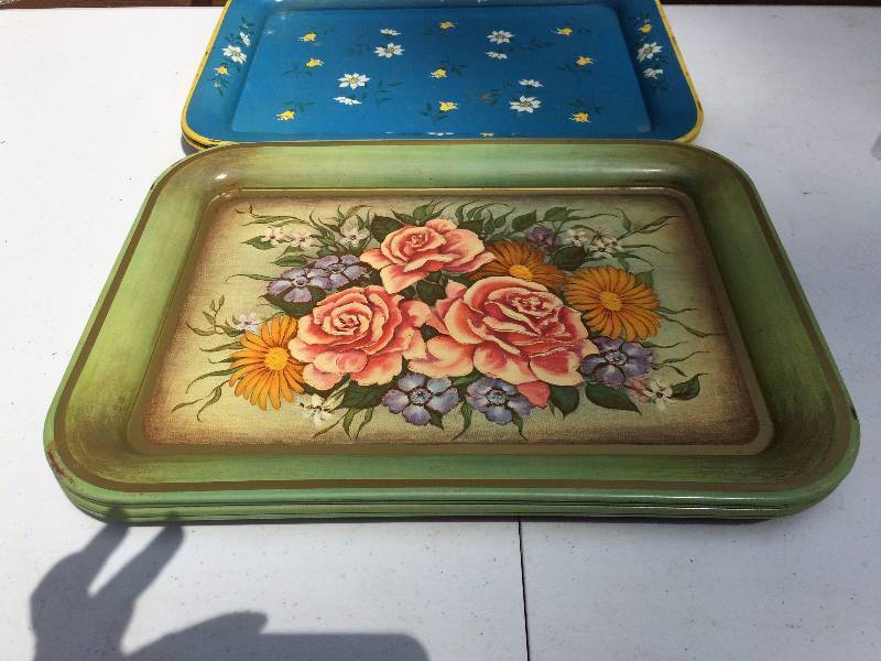 lot 22 image: Hand Painted Floral Tole Trays