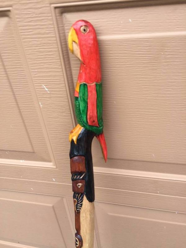 lot 44 image: Vintage Jamaica Carved Parrot Walking Hiking Stick Cane - Excellent Condition