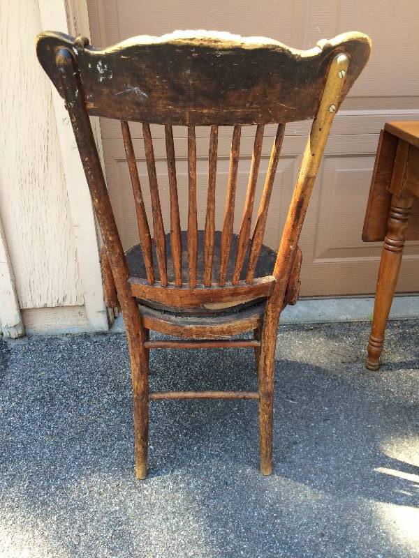 lot 31 image: Gorgeous Antique Leather Seat Bentwood Chair With Hand Carved Back  Very Stunning & Sturdy