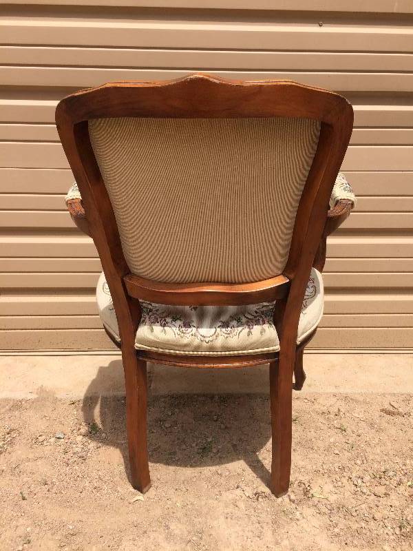 lot 47 image: Vintage Lovely Louis XV Rococo Style Parisian Victorian Courting Couple Parlor Chair Aubusson Carved Wood Frame & Brass Studded Upholstery - Couple Small Stains That Probably Could Be Removed - Beautiful Detail Work On The Wood