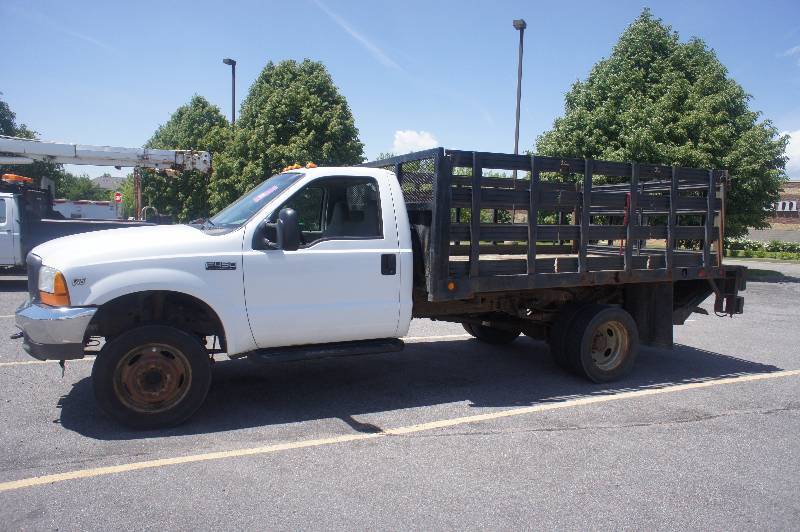 2000 FORD F-450 - 12 FOOT STAKE BED - POWER LIFTGATE - AC WORKS - TRITON V10 - GAS