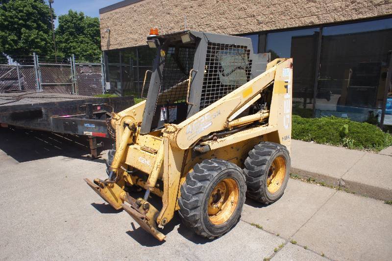GEHL BRAND MODEL # (SL4525) SKID STEER - NO ATTACHMENTS INCLUDED - TESTED RUNS AND DRIVES