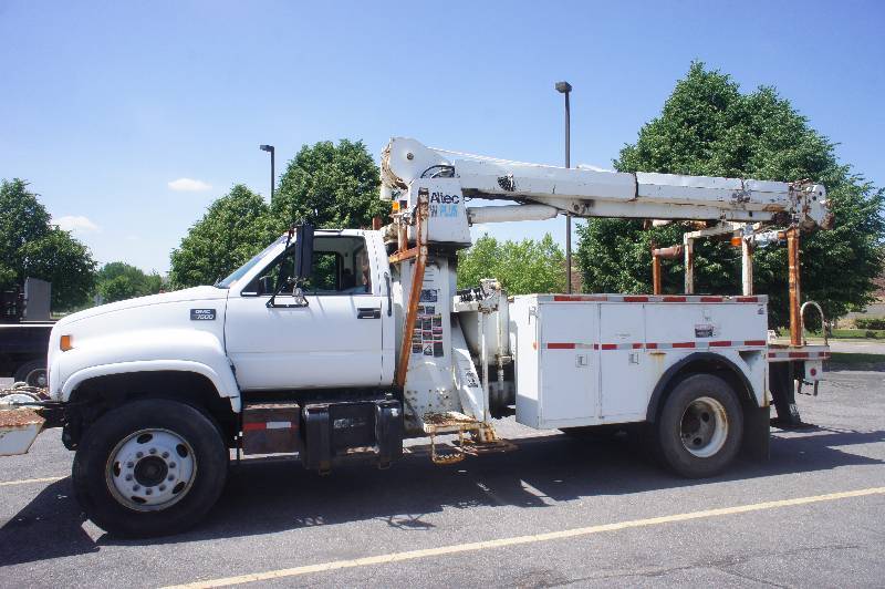 2001 GMC 7500 DIGGER DERRICK - 3126 DIESEL CAT MOTOR - WINCH - BOOM - EVERYTHING WORKS