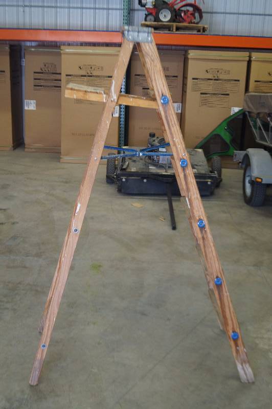 Wood Step Ladder