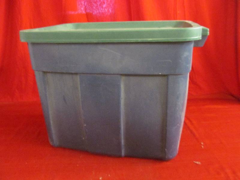 Rubbermaid tote  scrap wood