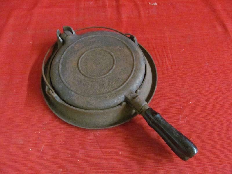 Antique Wagner Waffle Grill