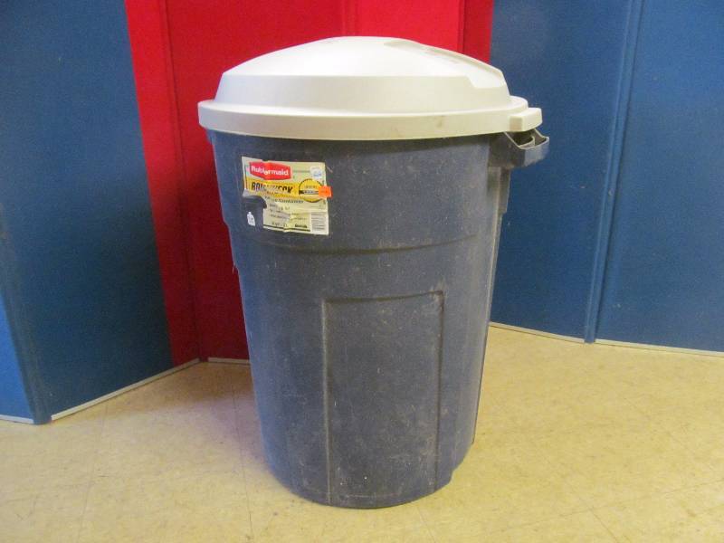 30 Gal. Roughneck Trash Can
