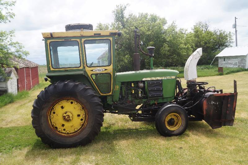 lot 1 image: John Deere 4020 Diesel Tractor w Attachments