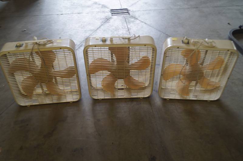 lot 4 image: Floor Fans
