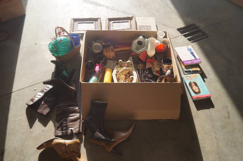 lot 7 image: Misc Household Items