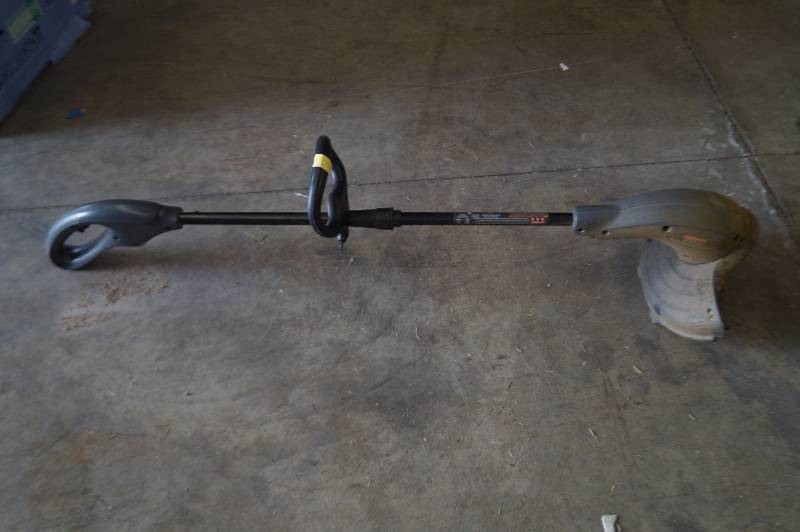 lot 10 image: Craftsman Electric Weed Whacker