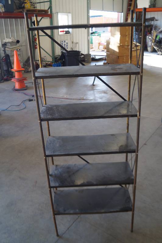 lot 12 image: Metal Shelf