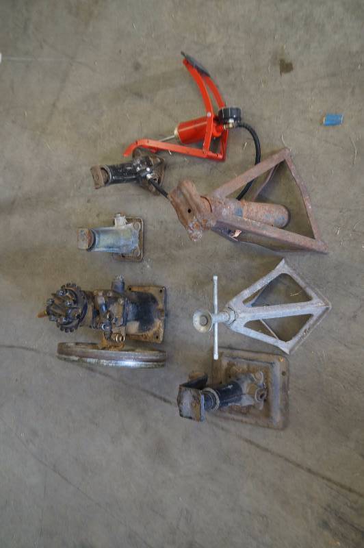 lot 13 image: Jacks & Jack Stands