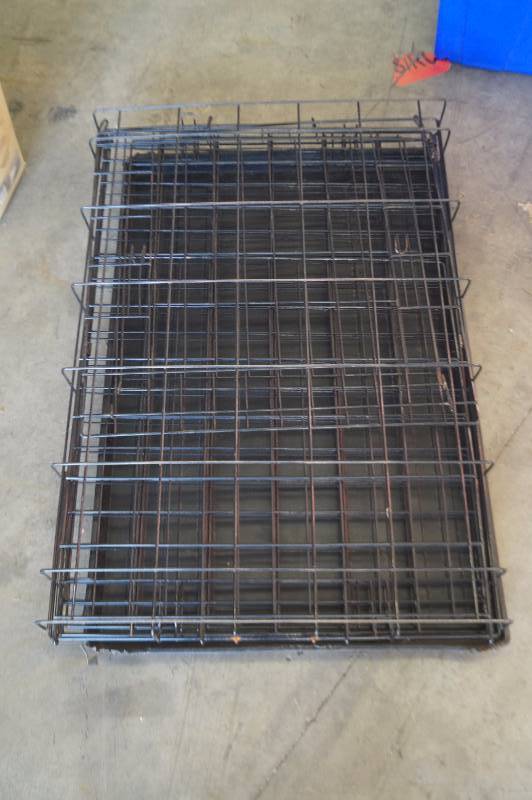 lot 15 image: Dog Kennel