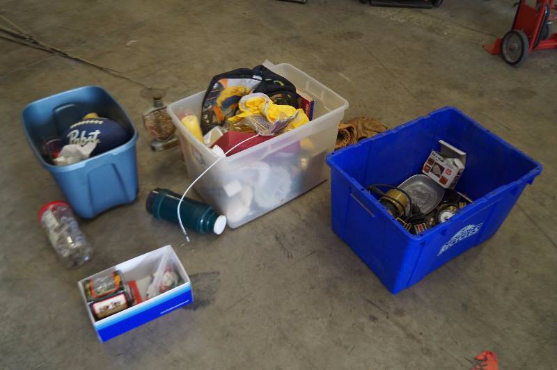 lot 17 image: Pabst, Coke Camel & Marlboro Items