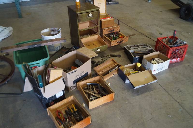 lot 21 image: Large Lot Hand Tools