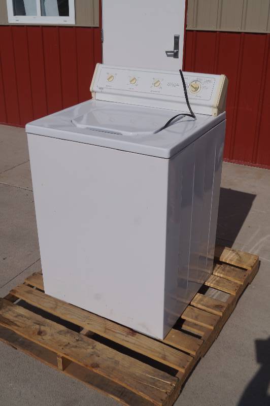 lot 24 image: Top Load Washer