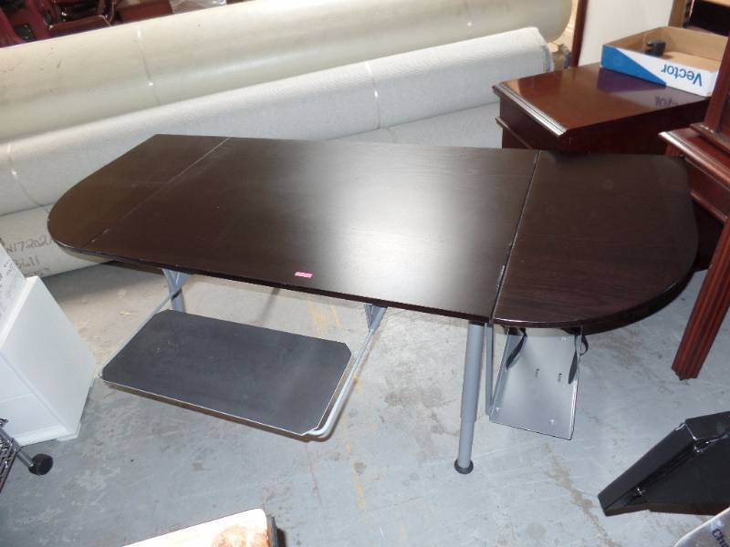 EXPANDABLE COMPUTER WORKSTATION