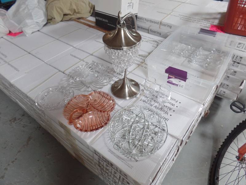 TABLETOP CRYSTAL CHANDELIER AND GLASSWARE