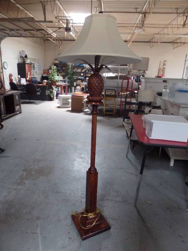 PINEAPPLE FLOOR LAMP