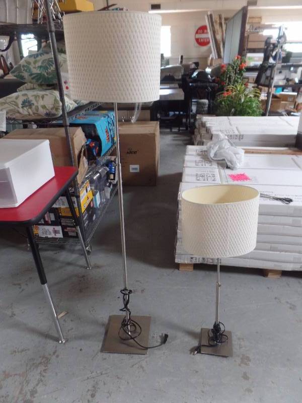 PAIR OF MODERN LAMPS