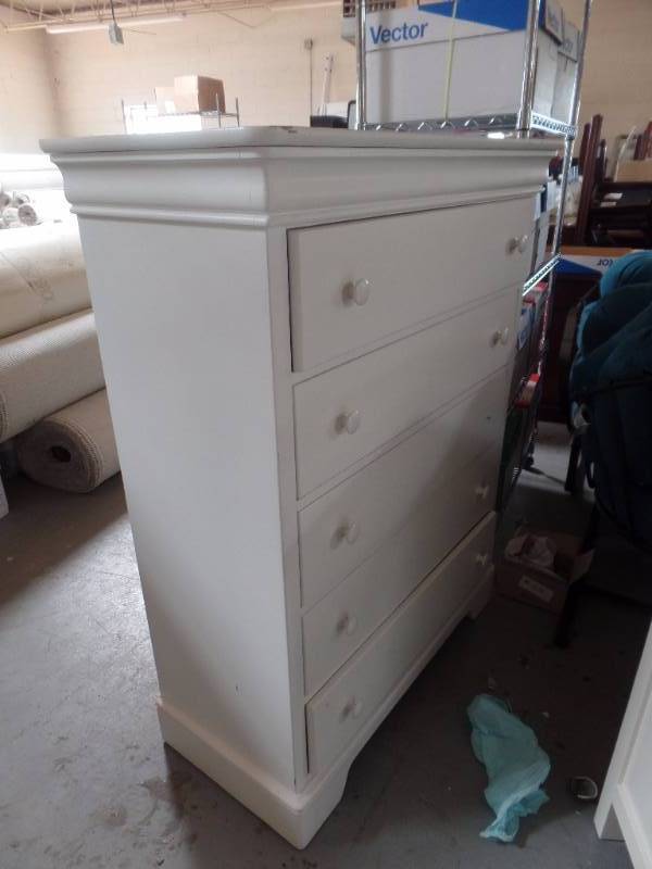CHEST OF DRAWERS