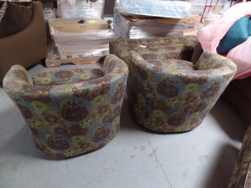 CUSTOM GLIDING ACCENT CHAIRS