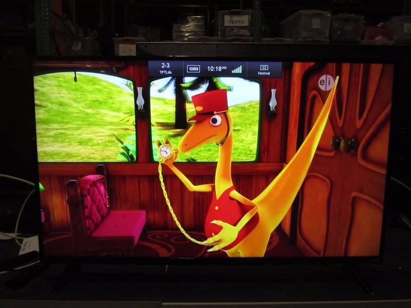 lot 31 image: VIZIO D50u-D1 50-Inch 4K Ultra HD Smart LED TV (2016 Model)