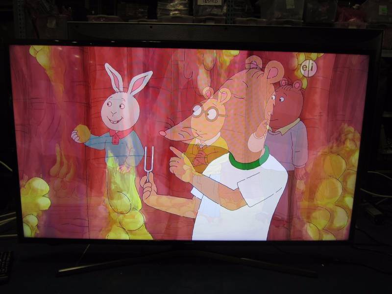 lot 39 image: Samsung UN50J5000 50-Inch 1080p LED TV (2015 Model)
