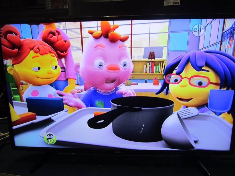 lot 40 image: LG Electronics 43LH5700 43-Inch 1080p Smart LED TV (2016 Model)