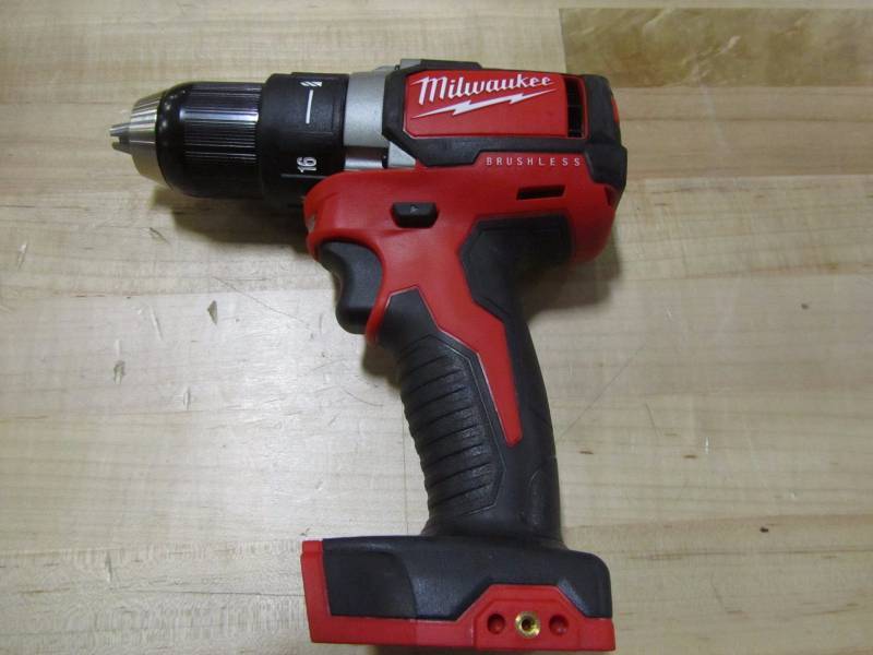 lot 55 image: Milwaukee M18 FUEL 18-Volt Lithium-Ion Brushless 12 in. Hammer DrillDriver XC Kit